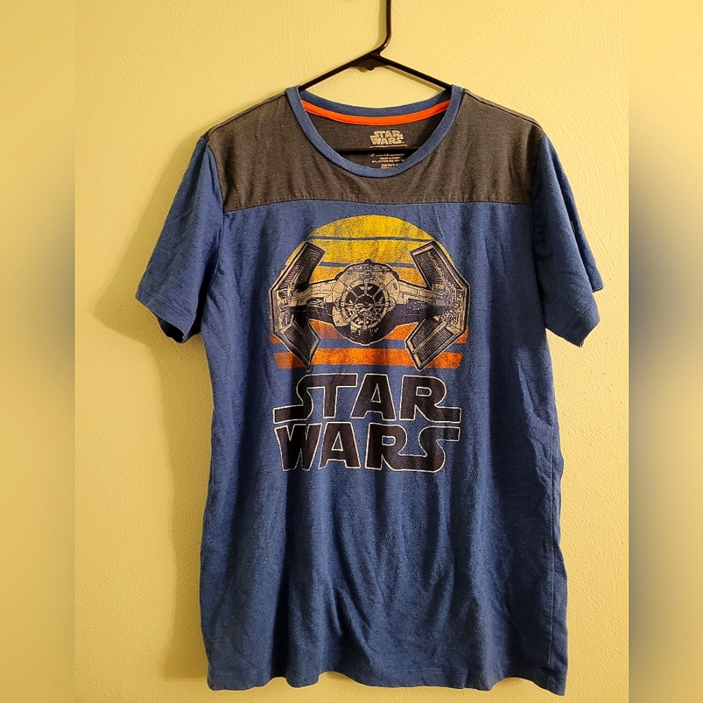 Men's Large STAR WARS Tie Fighter Short Sleeved Tee Shirt 77 on Sleeve